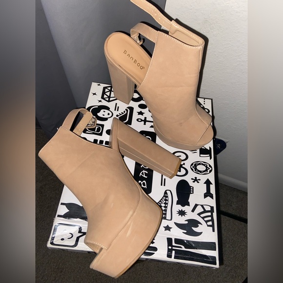 Tan bootie heels - Picture 4 of 5